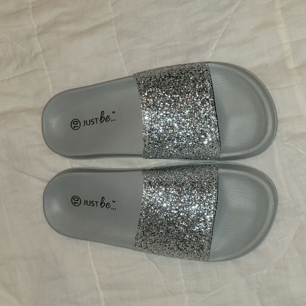 2/$20‼️Silver glitter slides